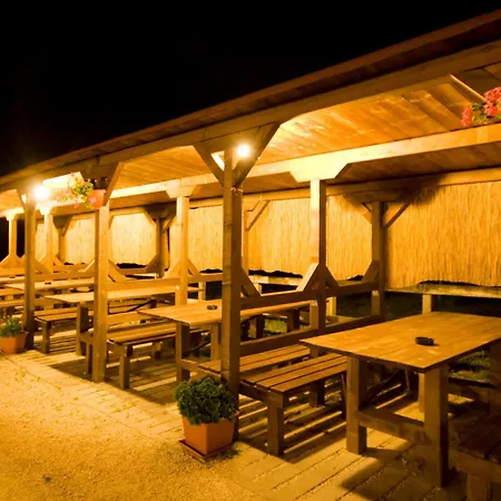 בית חווה Cascina Roveri מונזמבנו