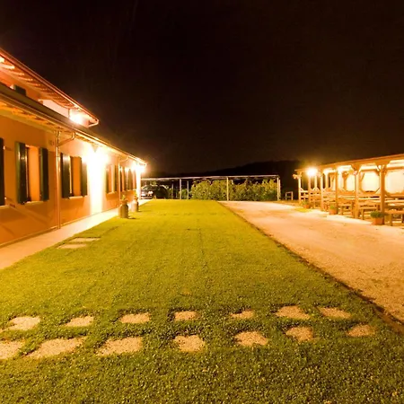 בית חווה Cascina Roveri מונזמבנו